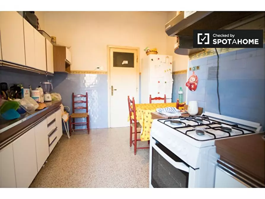 Immagine 15 di Camera condivisa in affitto  in Piazza San Giovanni Bosco a Roma