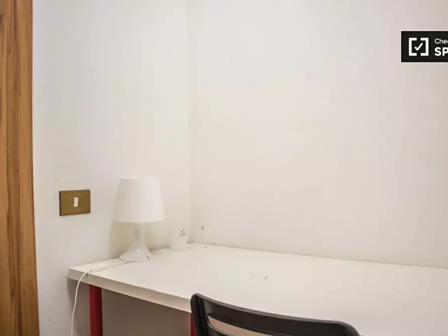 Immagine 2 di Camera condivisa in affitto  in Via dei Savorelli, 00165 Roma RM, Italy a Roma