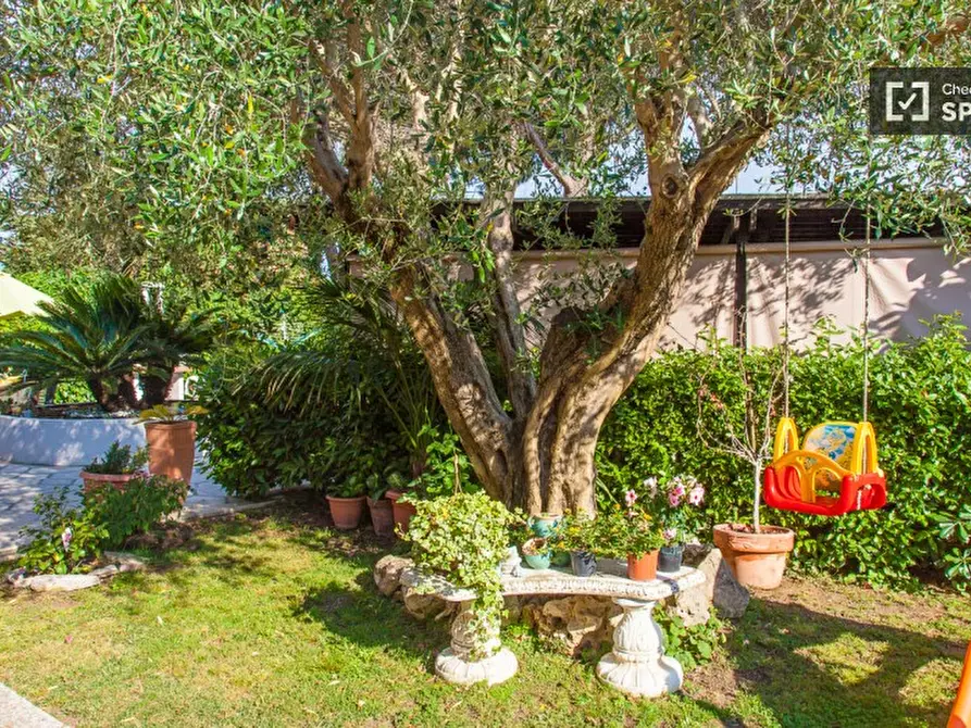 Immagine 7 di Camera condivisa in affitto  in Vicolo Casale Lumbroso a Roma