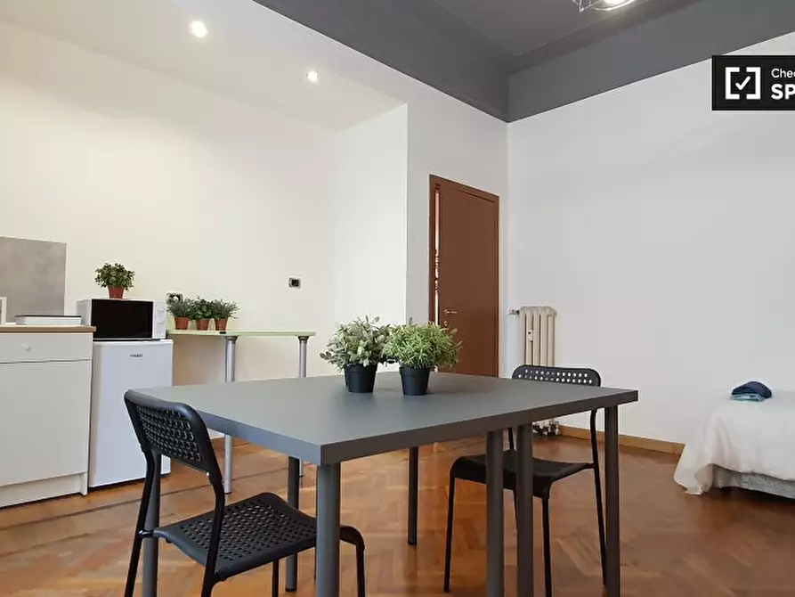 Immagine 4 di Camera condivisa in affitto  in Via Sebastiano del Piombo a Milano