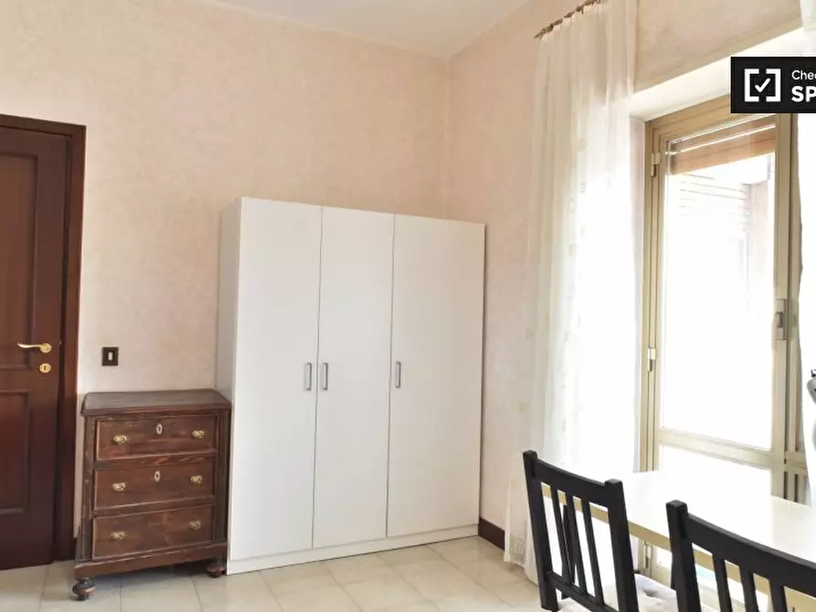 Immagine 3 di Camera condivisa in affitto  in Via Caprese a Roma