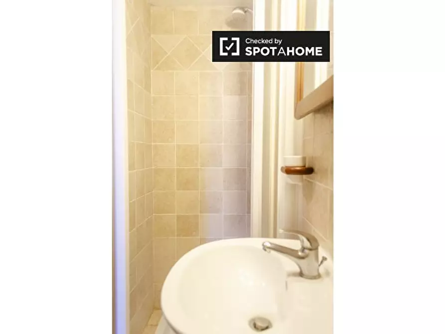 Immagine 17 di Appartamento in affitto  in Vicolo del Leopardo, 00153 Roma RM, Italy a Roma