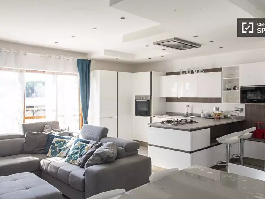 Immagine 7 di Camera condivisa in affitto  in Via di Torre Gaia a Roma