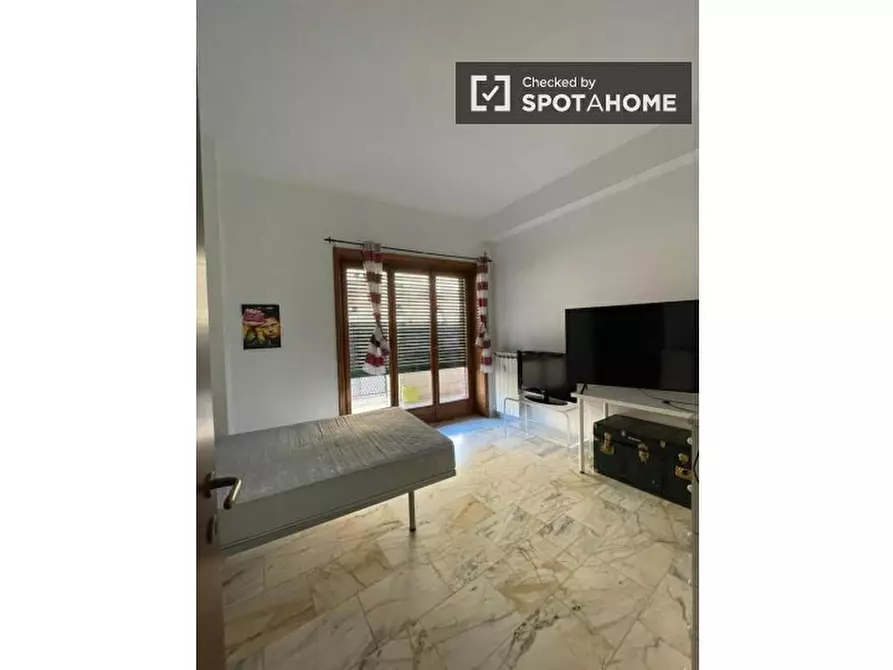 Immagine 10 di Camera condivisa in affitto  in Via dei Liburni a Roma