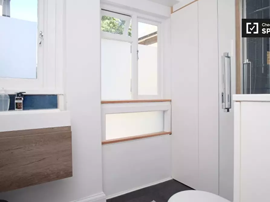 Immagine 7 di Appartamento in affitto  in Campden Hill Gardens, Kensington, London W8 7AY, UK a Kensington