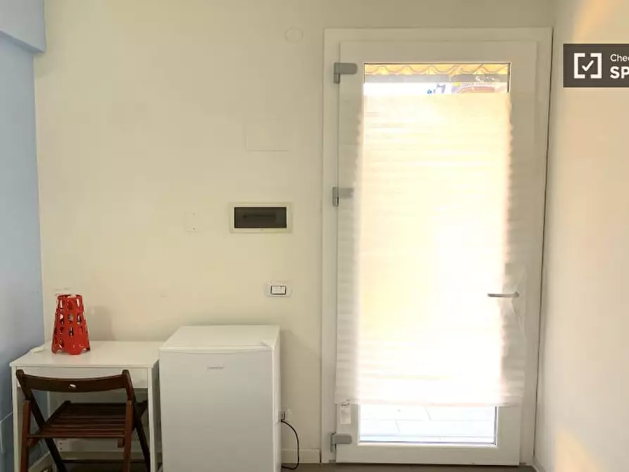 Immagine 4 di Camera condivisa in affitto  in Via di Carcaricola a Roma