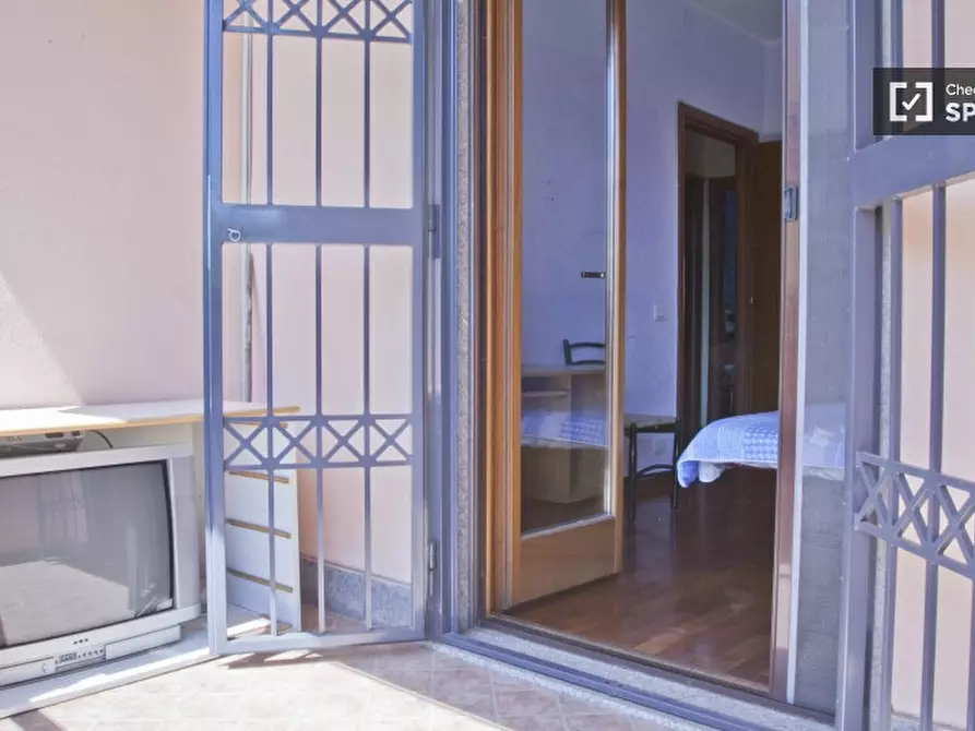 Immagine 4 di Camera condivisa in affitto  in Via Augusto Casciani a Roma