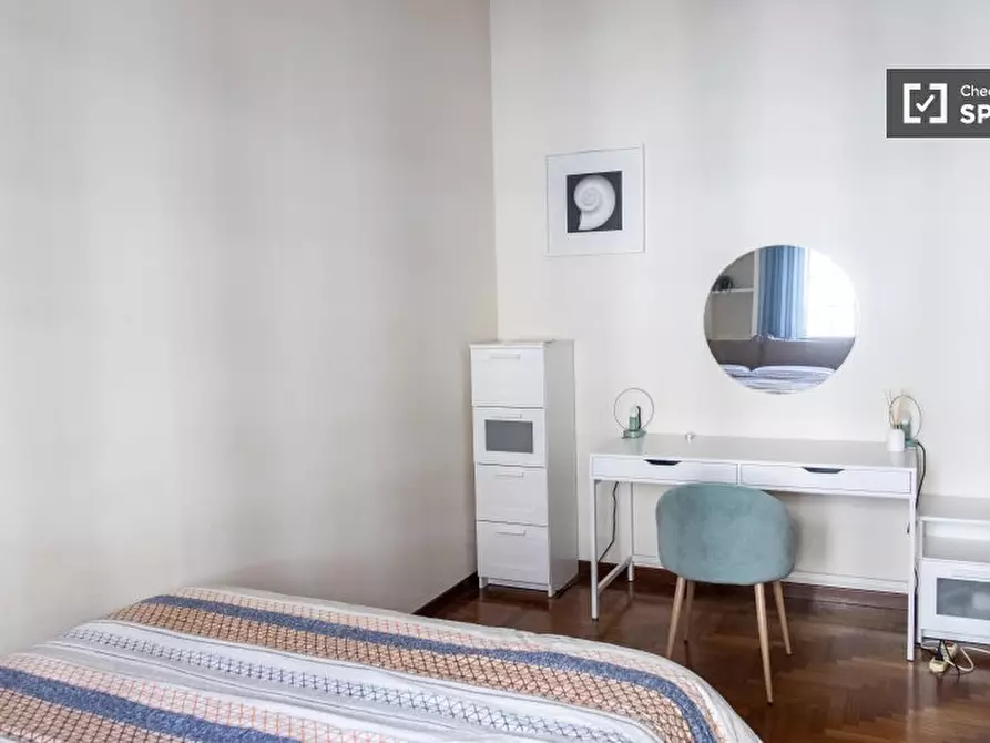 Immagine 3 di Camera condivisa in affitto  in Via Cesare Fracassini a Roma