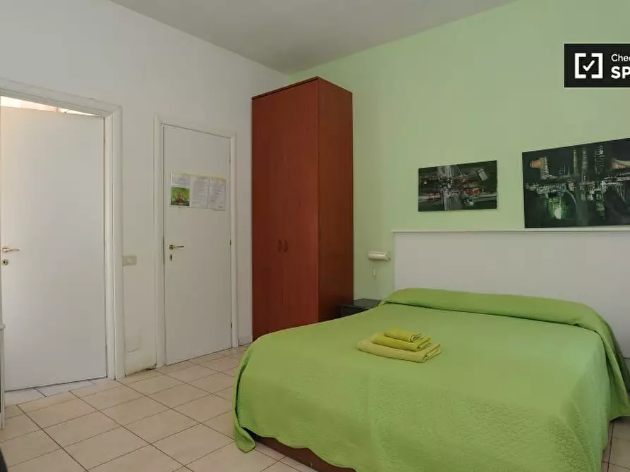 Immagine 3 di Camera condivisa in affitto  in Viale dell'Arte, 00144 Roma RM, Italy a Roma