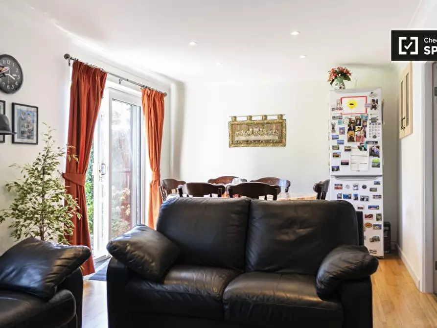 Immagine 7 di Camera condivisa in affitto  in Primrose Ln a Croydon