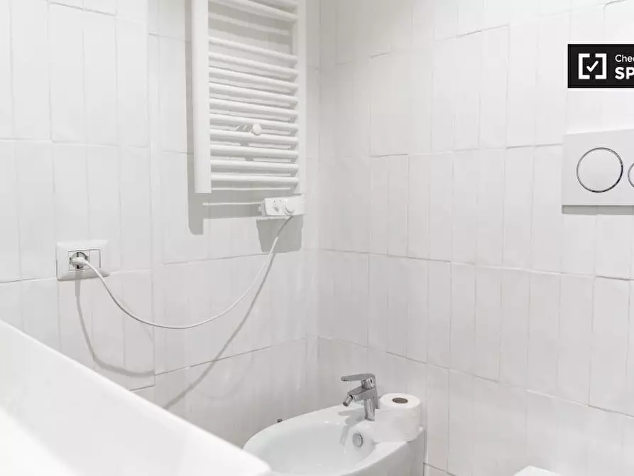 Immagine 5 di Camera condivisa in affitto  in Largo Ettore Marchiafava a Roma