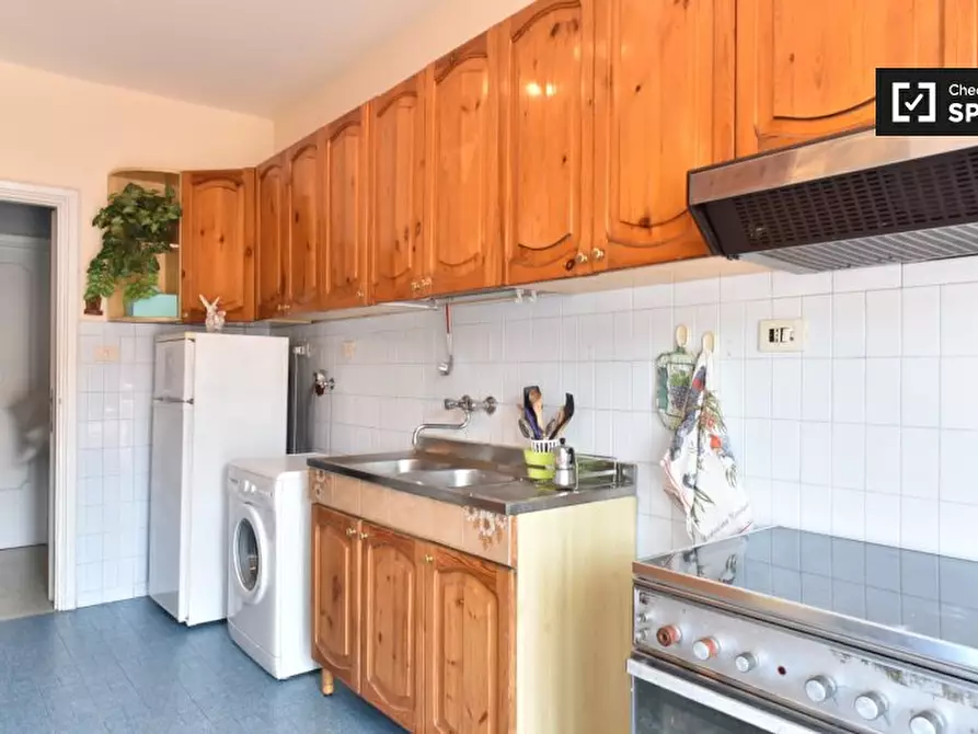 Immagine 8 di Camera condivisa in affitto  in Via Sandro Sandri a Roma