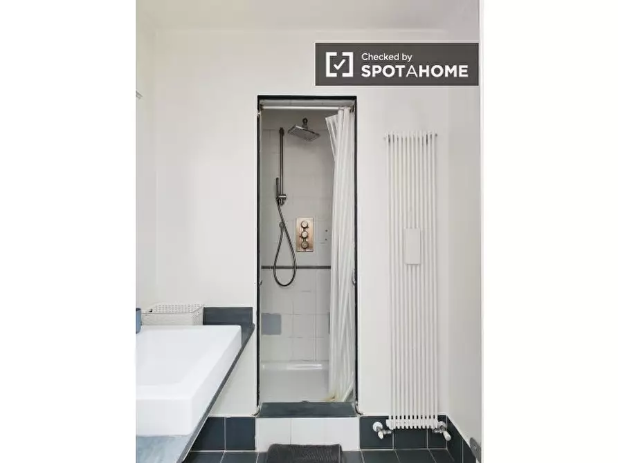 Immagine 16 di Camera condivisa in affitto  in Via Ariberto a Milano