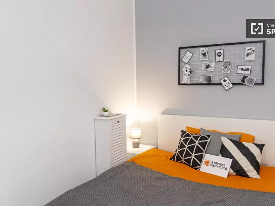 Immagine 13 di Camera condivisa in affitto  in Viale delle Province a Roma