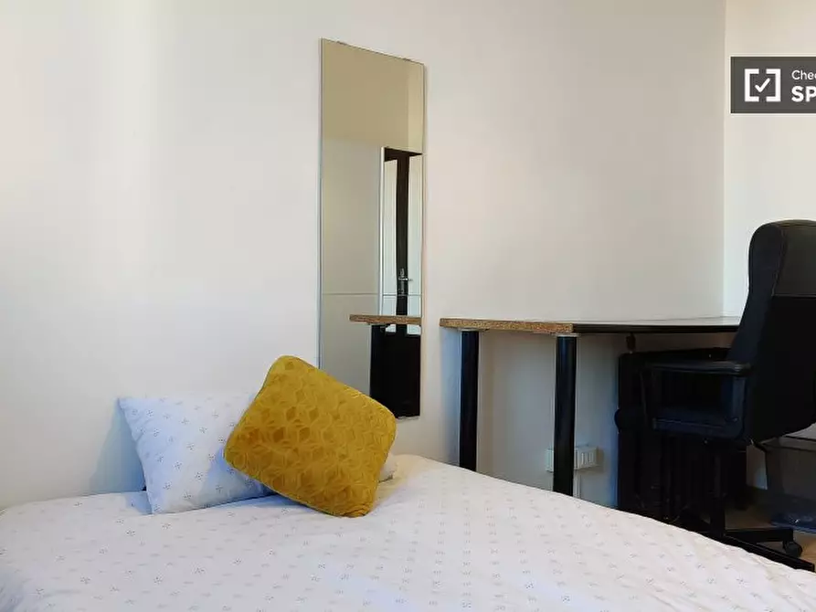 Immagine 2 di Camera condivisa in affitto  in Viale Campania a Milano