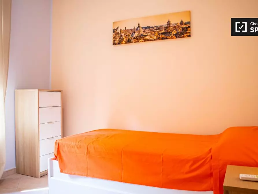 Immagine 4 di Camera condivisa in affitto  in Via Guglielmo Albimonte a Roma