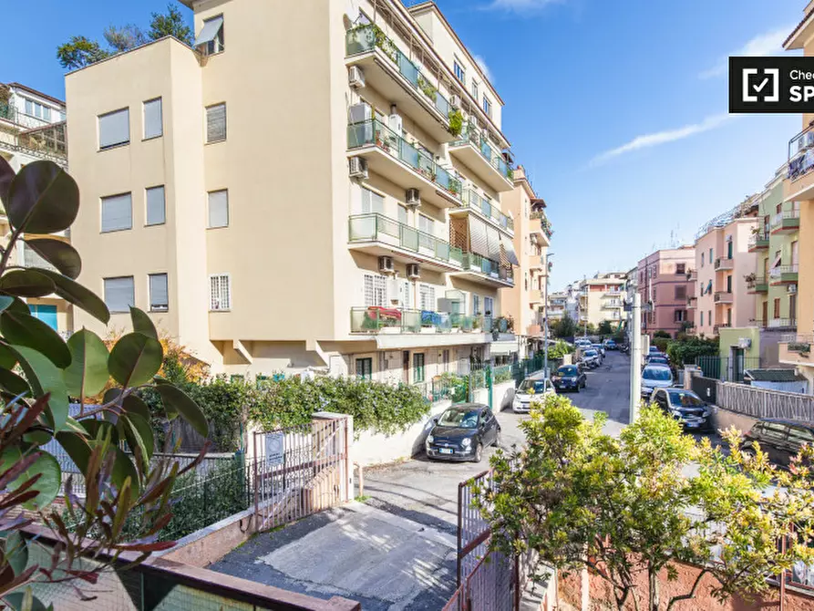 Immagine 13 di Camera condivisa in affitto  in Via Clemente IX a Roma