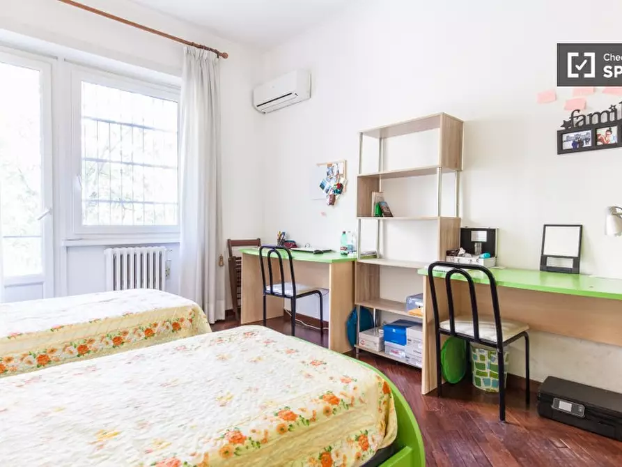 Immagine 2 di Camera condivisa in affitto  in Piazza Augusto Albini a Roma