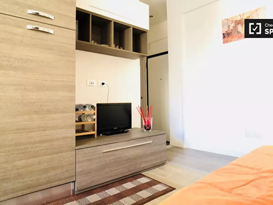 Immagine 9 di Camera condivisa in affitto  in Via Valdarno a Roma