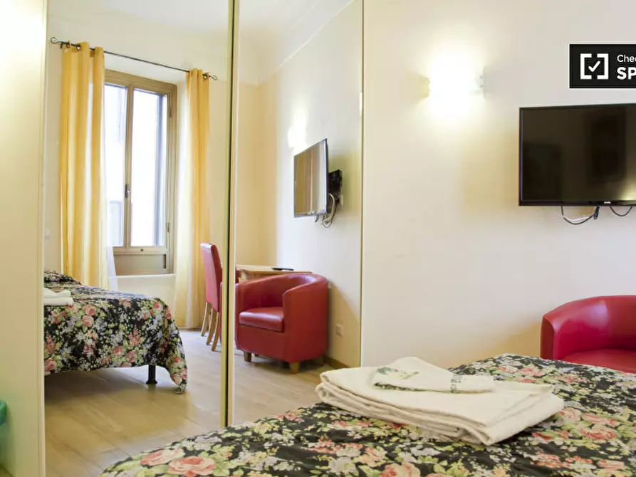 Immagine 2 di Camera condivisa in affitto  in Via Barletta a Roma