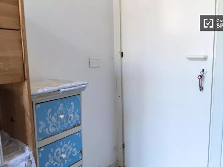 Immagine 3 di Camera condivisa in affitto  in Via Pesaro a Roma