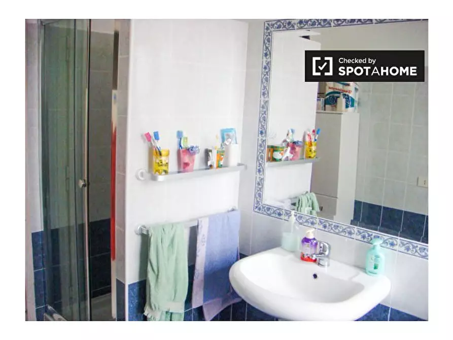 Immagine 17 di Camera condivisa in affitto  in Piazza San Giovanni Bosco a Roma