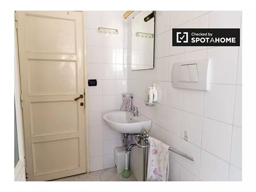 Immagine 9 di Appartamento in affitto  in Via Don Rua a Roma