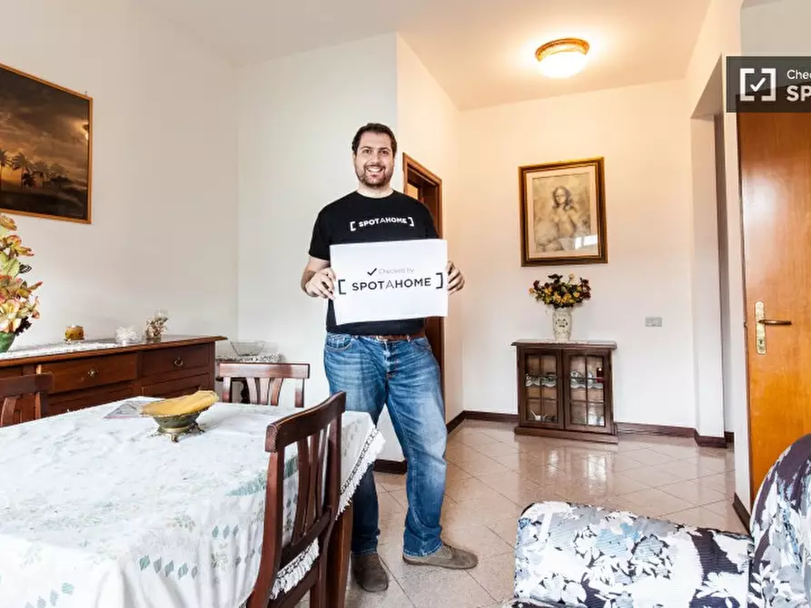 Immagine 7 di Camera condivisa in affitto  in Via Paolo Barison a Roma