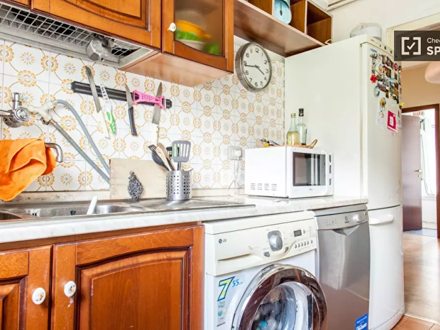 Immagine 10 di Camera condivisa in affitto  in Via Sagunto a Roma