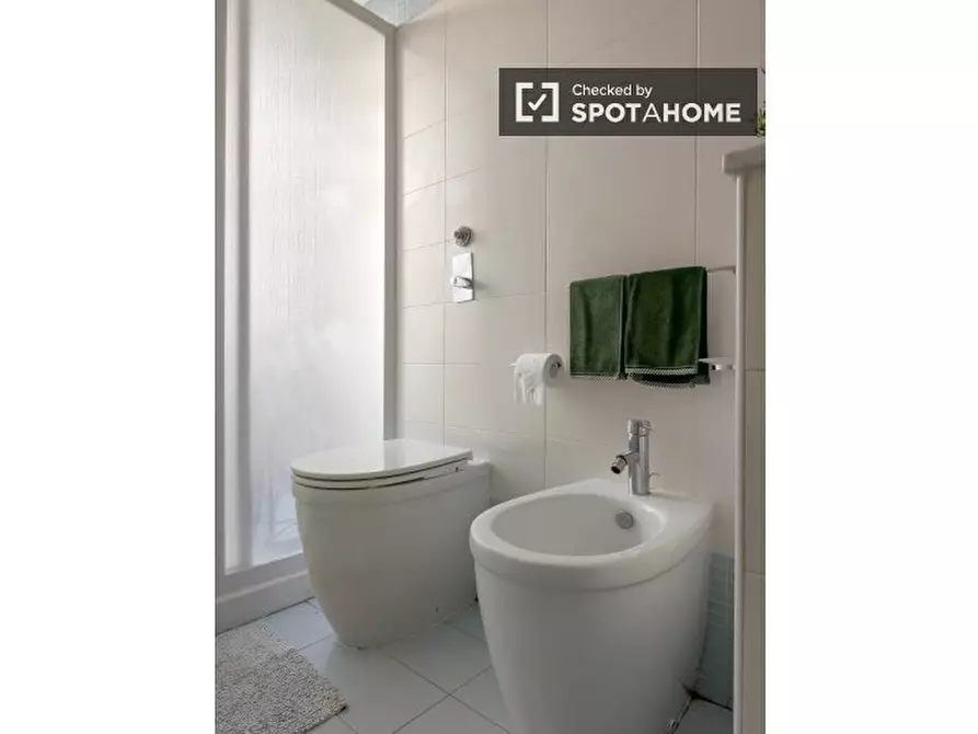 Immagine 15 di Camera condivisa in affitto  in Via Breno a Milano