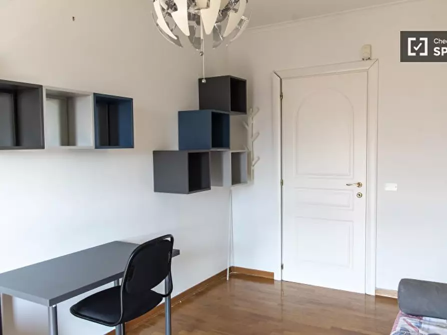 Immagine 3 di Camera condivisa in affitto  in Via Gian Antonio Maggi a Roma