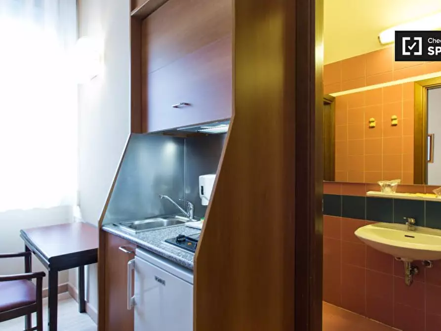 Immagine 2 di Ufficio in affitto  in Via Lepontina a Milano