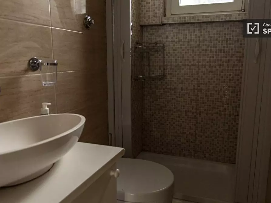 Immagine 19 di Camera condivisa in affitto  in Via Valnerina a Roma