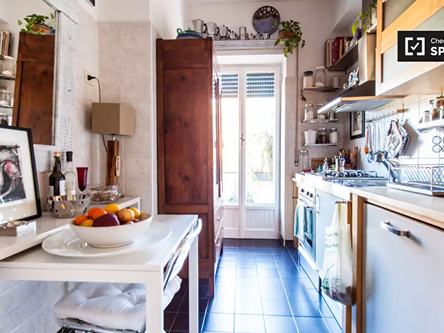 Immagine 11 di Camera condivisa in affitto  in Via Clemente IX a Roma