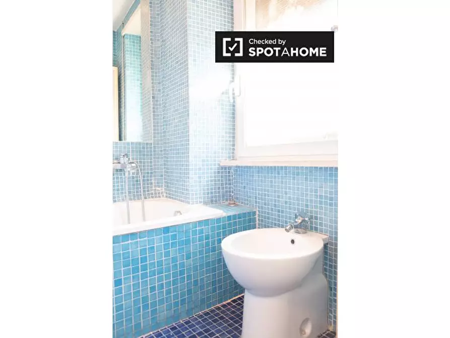 Immagine 7 di Camera condivisa in affitto  in Via Pietro D'Assisi a Roma