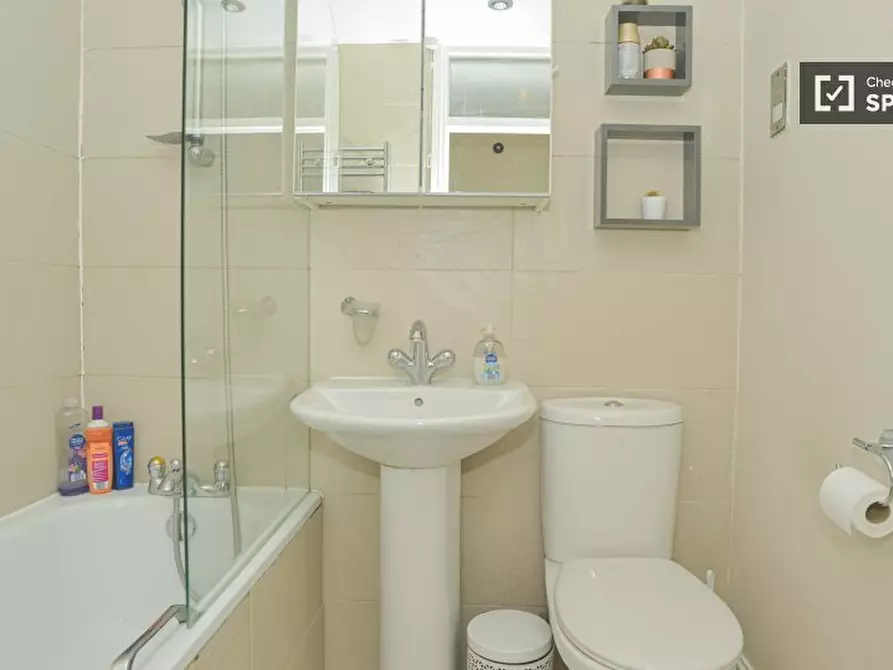 Immagine 14 di Appartamento in affitto  in C St Julian's Rd a Camden Town