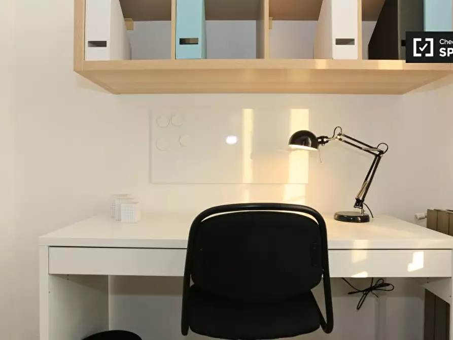 Immagine 4 di Camera condivisa in affitto  in Piazza Firenze a Milano