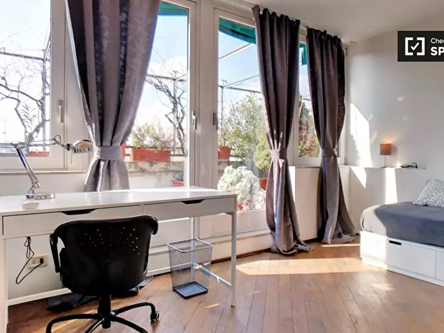 Immagine 4 di Camera condivisa in affitto  in Via Teodosio a Milano