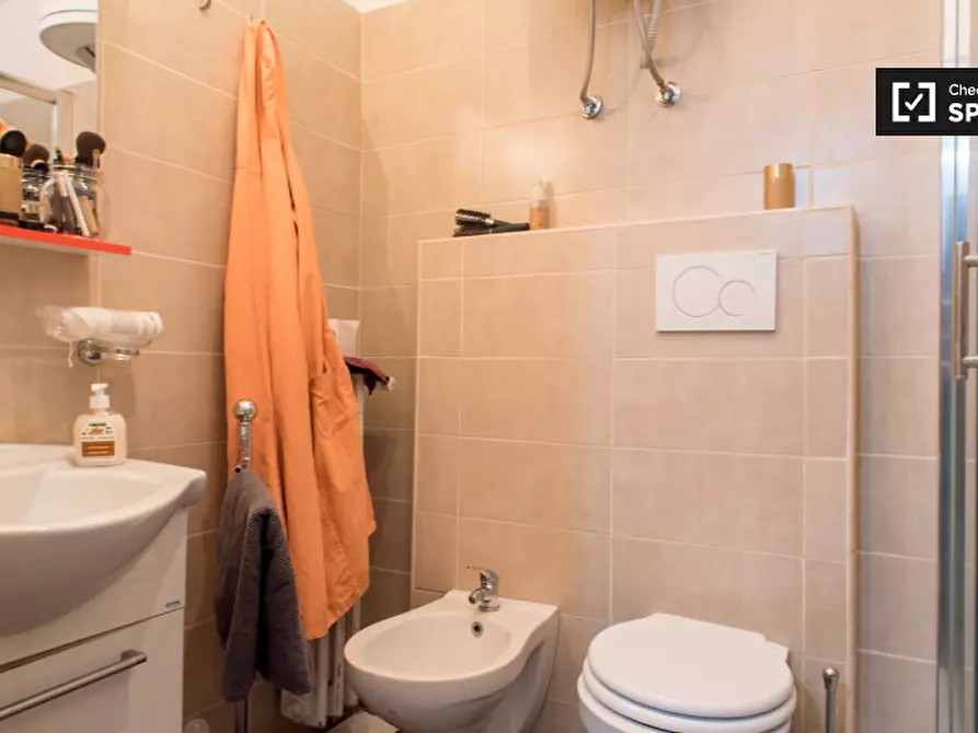 Immagine 14 di Camera condivisa in affitto  in Via Casilina a Roma