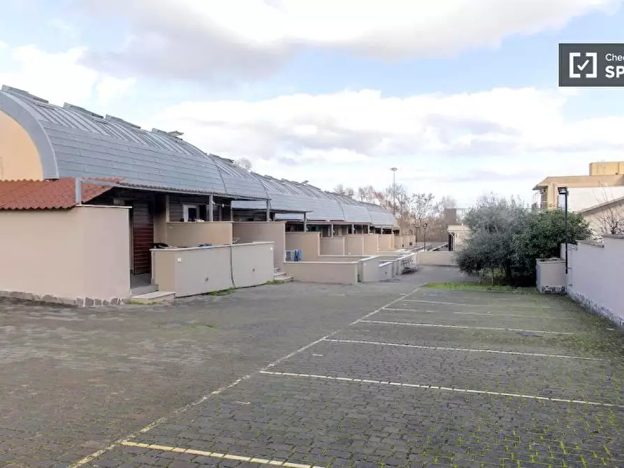 Immagine 6 di Camera condivisa in affitto  in Via di Carcaricola a Roma