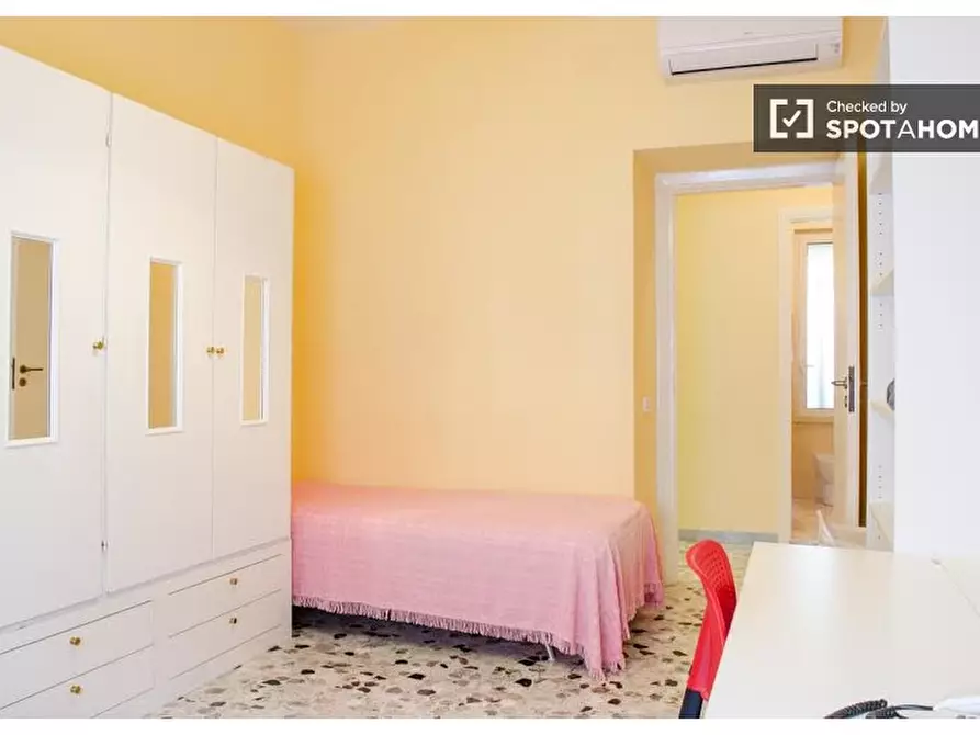 Immagine 16 di Camera condivisa in affitto  in Viale dello Scalo di San Lorenzo a Roma