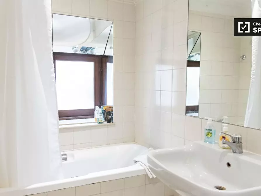 Immagine 6 di Appartamento in affitto  in Via Giulia a Roma