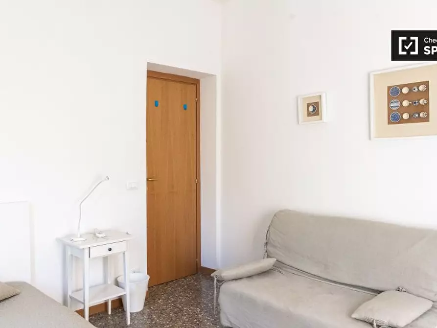 Immagine 3 di Camera condivisa in affitto  in Via Portuense a Roma