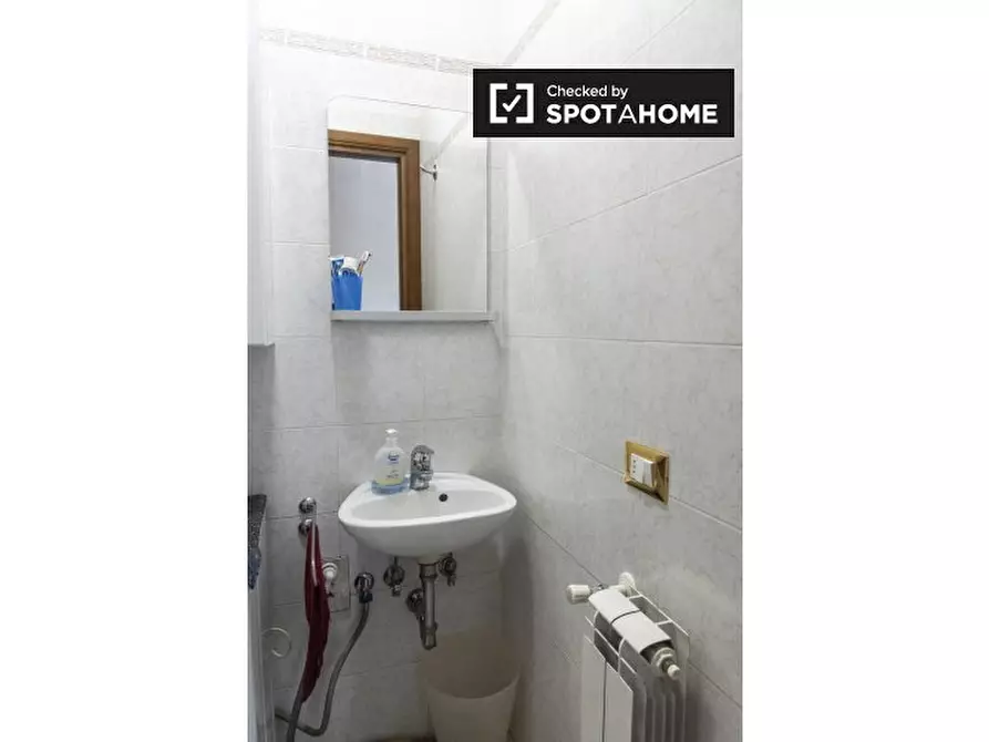 Immagine 18 di Camera condivisa in affitto  in Via Giuseppe Gregoraci a Roma