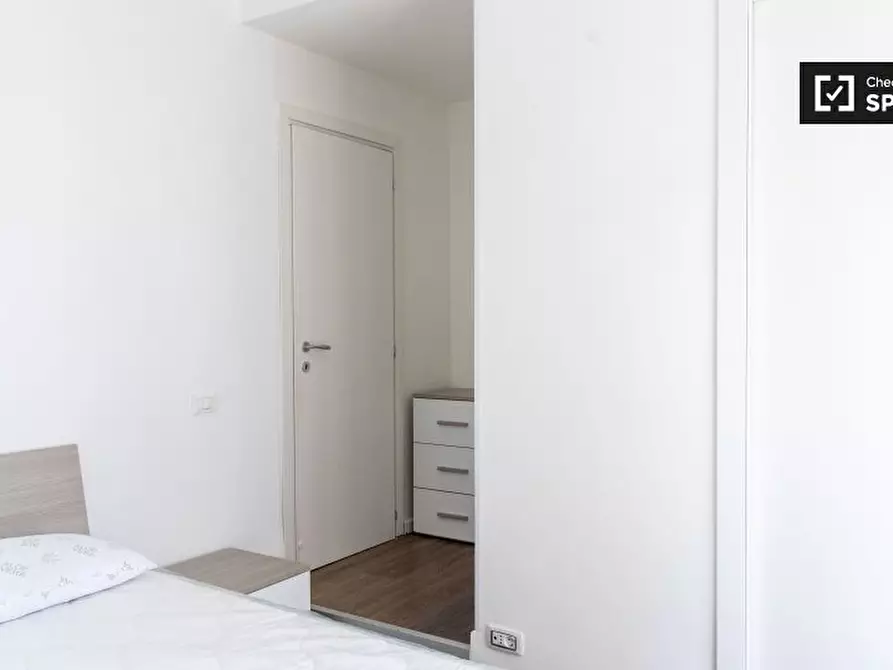 Immagine 3 di Camera condivisa in affitto  in Via Francesco Grimaldi a Roma