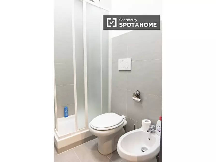Immagine 12 di Camera condivisa in affitto  in Via Filippo Scolari a Roma
