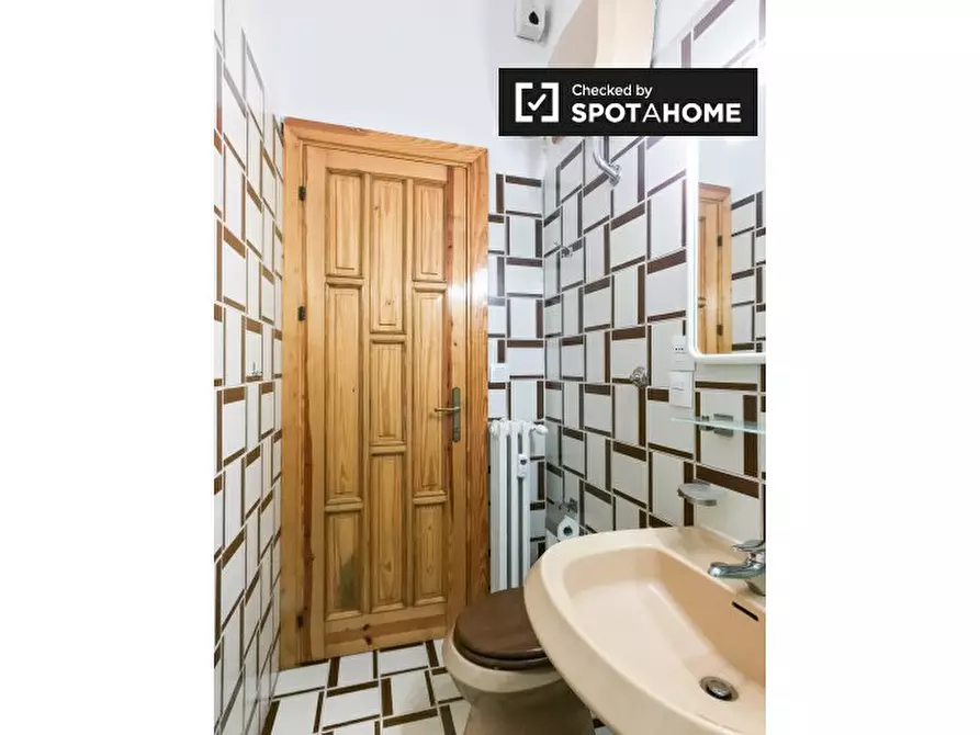 Immagine 12 di Appartamento in affitto  in Viale Regina Margherita, 217 a Roma