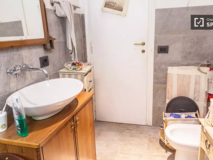 Immagine 8 di Camera condivisa in affitto  in Via Angelo Emo a Roma