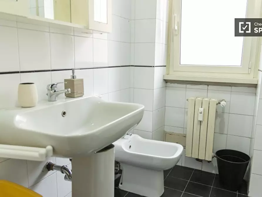 Immagine 5 di Camera condivisa in affitto  in Via Quirino Majorana a Roma