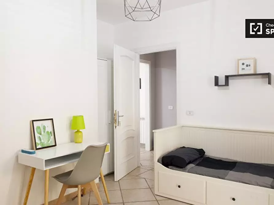 Immagine 3 di Camera condivisa in affitto  in Via Raddusa, 00133 Roma RM, Italy a Roma